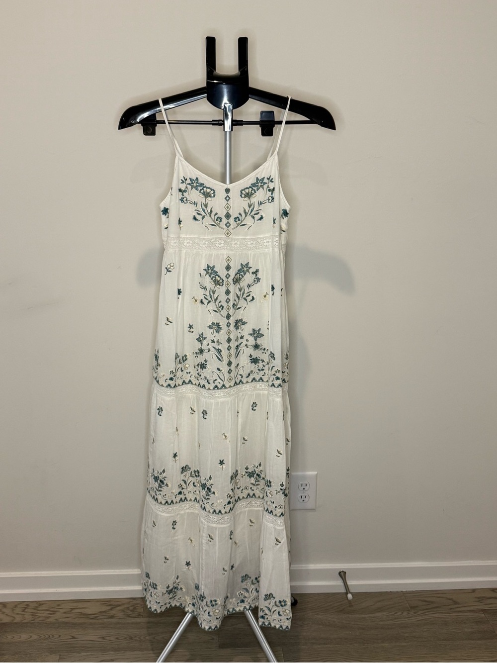 Lucky Brand XS Embroidered Boho Maxi Dress Ivory Blue Floral Lace NWOT - Picture 2 of 11